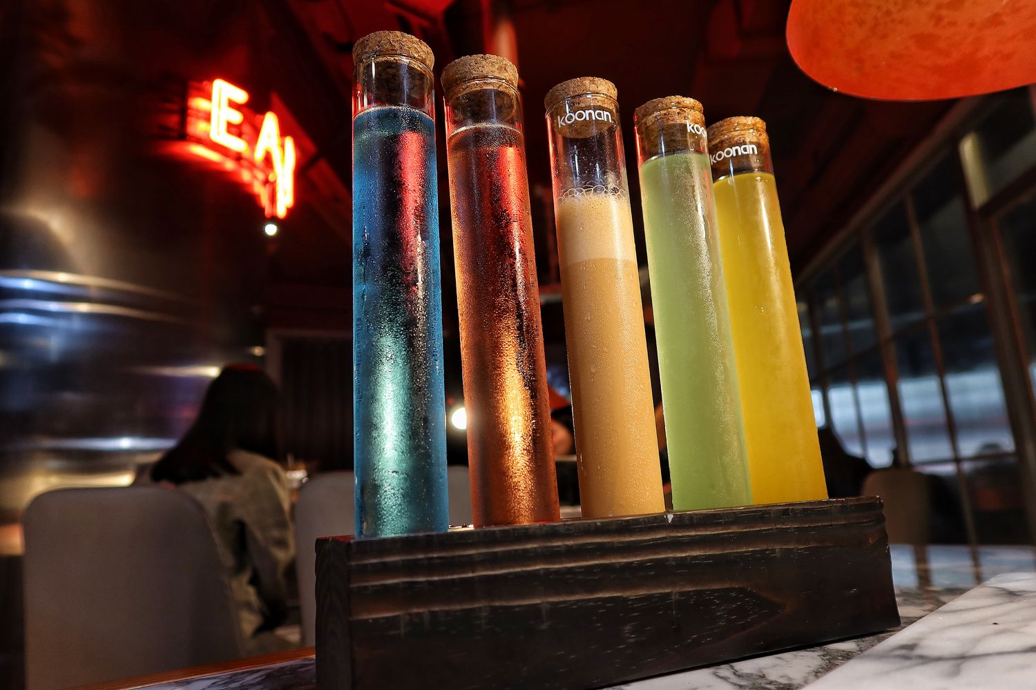 【台中北區宵夜】Eartha燒肉餐酒館，網美系珠寶盒燒肉，專人桌邊代烤服務，調酒生啤喝到飽! @混血珊莎的奇幻旅程