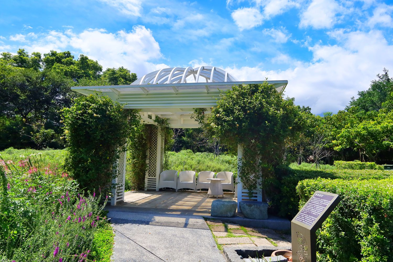 【秧悅美地】花蓮秧悅美地度假酒店，峇里島風格露天泳池超chill，此生必住星級飯店! @混血珊莎的奇幻旅程