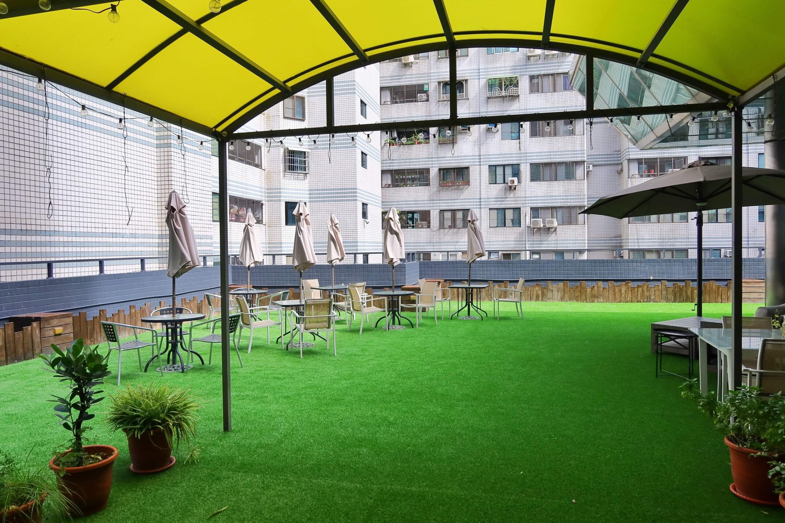 【旅居文旅高雄亞灣館】近三多商圈跟捷運，飲品冰淇淋 24 小時免費供應! @混血珊莎的奇幻旅程