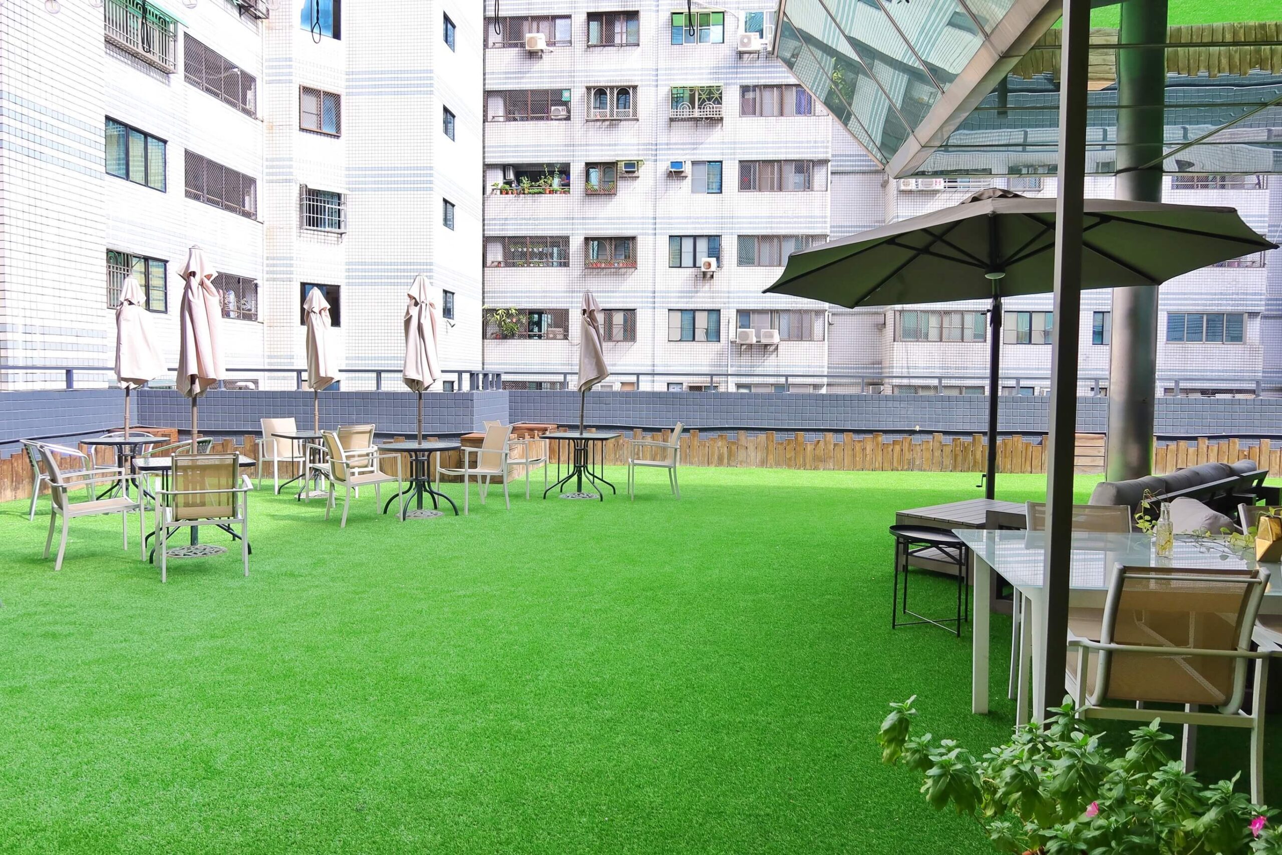 【旅居文旅高雄亞灣館】近三多商圈跟捷運，飲品冰淇淋 24 小時免費供應! @混血珊莎的奇幻旅程