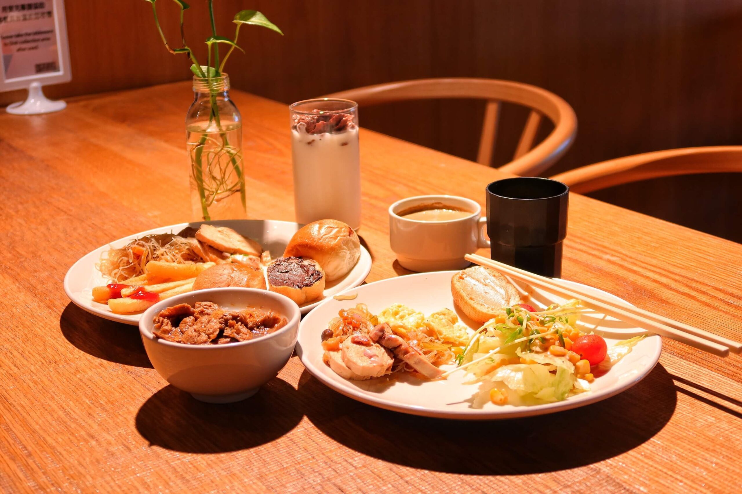 【旅居文旅高雄亞灣館】近三多商圈跟捷運，飲品冰淇淋 24 小時免費供應! @混血珊莎的奇幻旅程