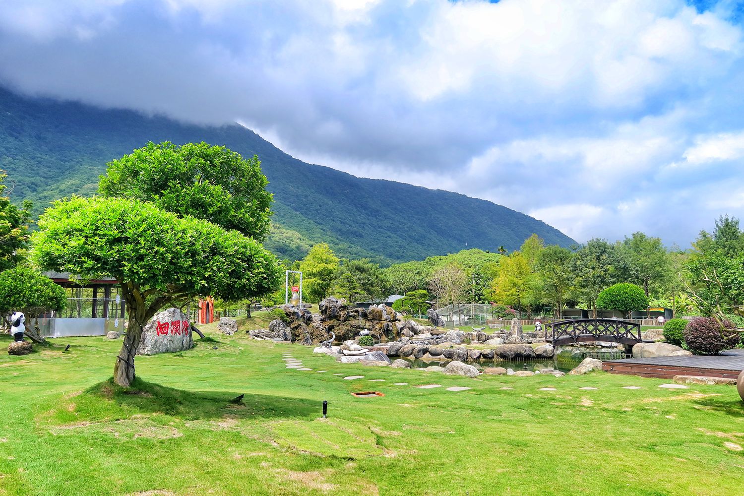 【花蓮合菜】花蓮洄瀾灣景觀餐廳，隱藏版 4000 坪秘境花園，還有水豚君.梅花鹿，萌翻天! @混血珊莎的奇幻旅程