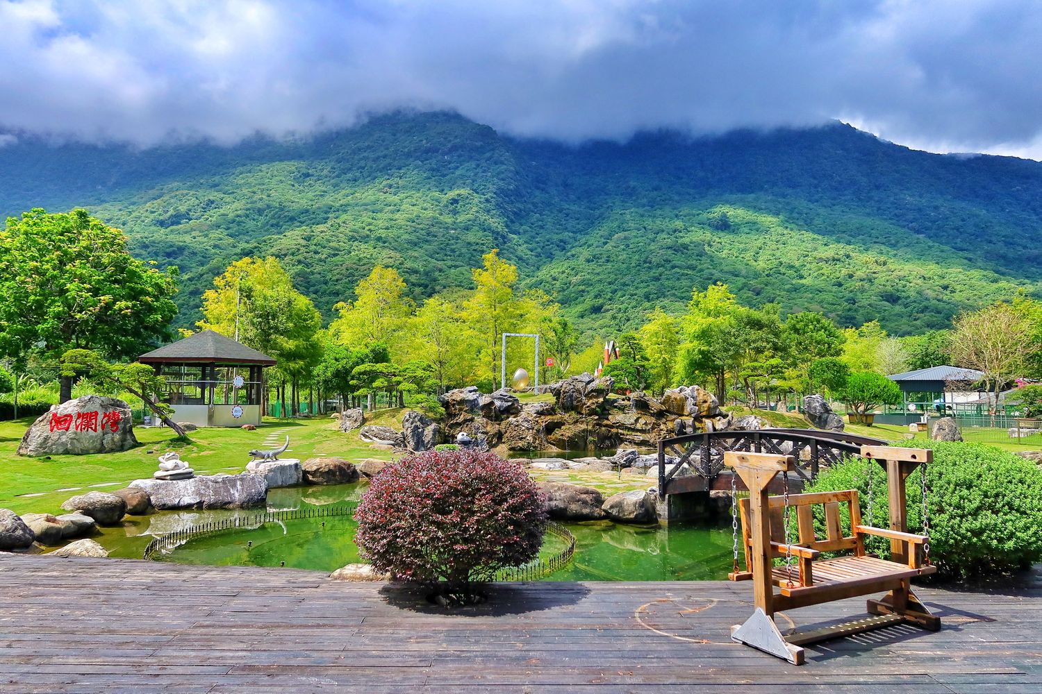 【花蓮合菜】花蓮洄瀾灣景觀餐廳，隱藏版 4000 坪秘境花園，還有水豚君.梅花鹿，萌翻天! @混血珊莎的奇幻旅程