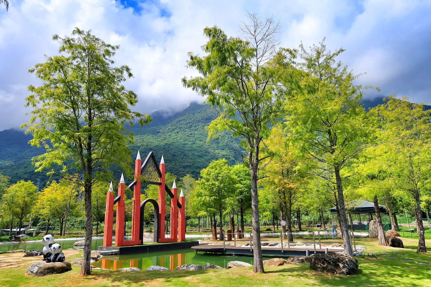 【花蓮合菜】花蓮洄瀾灣景觀餐廳，隱藏版 4000 坪秘境花園，還有水豚君.梅花鹿，萌翻天! @混血珊莎的奇幻旅程