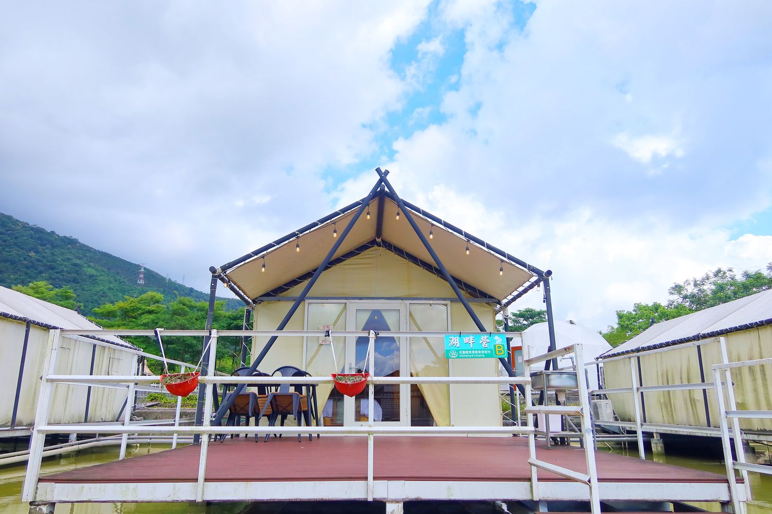 【花蓮露營】鯉魚潭露營渡假村，山水谷豪華露營體驗，超夢幻水上球型屋，帳蓬附設獨立衛浴，烤肉溫泉通通有，走出房門就能看星星! @混血珊莎的奇幻旅程