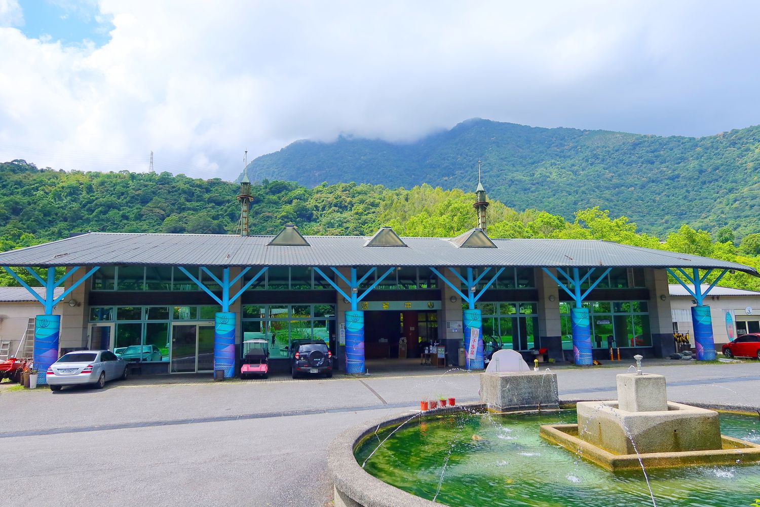 【花蓮露營】鯉魚潭露營渡假村，山水谷豪華露營體驗，超夢幻水上球型屋，帳蓬附設獨立衛浴，烤肉溫泉通通有，走出房門就能看星星! @混血珊莎的奇幻旅程
