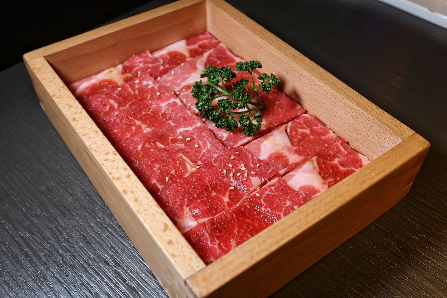 【台中燒肉推薦】NikuNiku 台中肉肉燒肉朝馬店，厚切黑毛牛排鮮嫩帶汁，必吃特製絕品燒肉銷魂美味! @混血珊莎的奇幻旅程