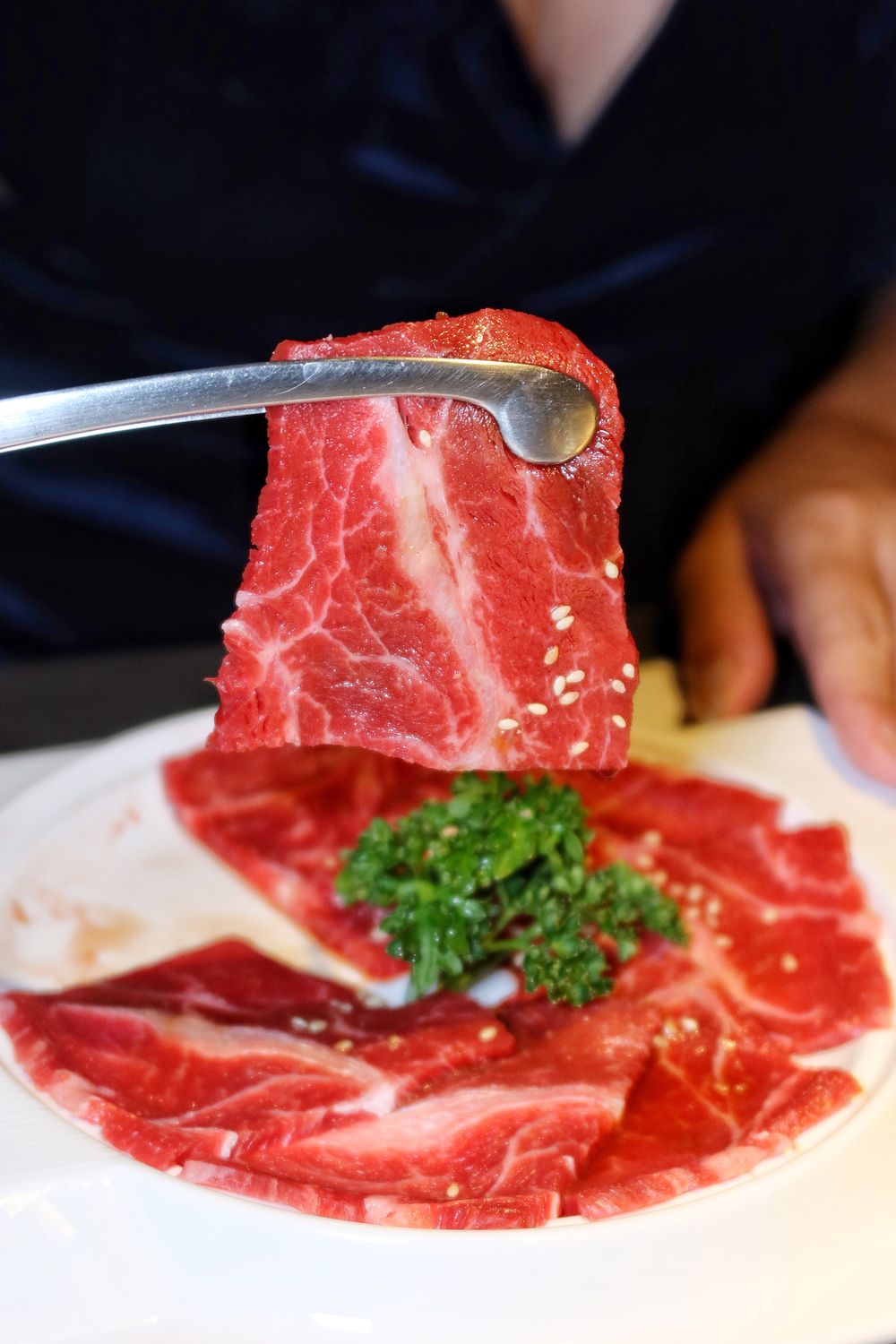 【台中燒肉推薦】NikuNiku 台中肉肉燒肉朝馬店，厚切黑毛牛排鮮嫩帶汁，必吃特製絕品燒肉銷魂美味! @混血珊莎的奇幻旅程