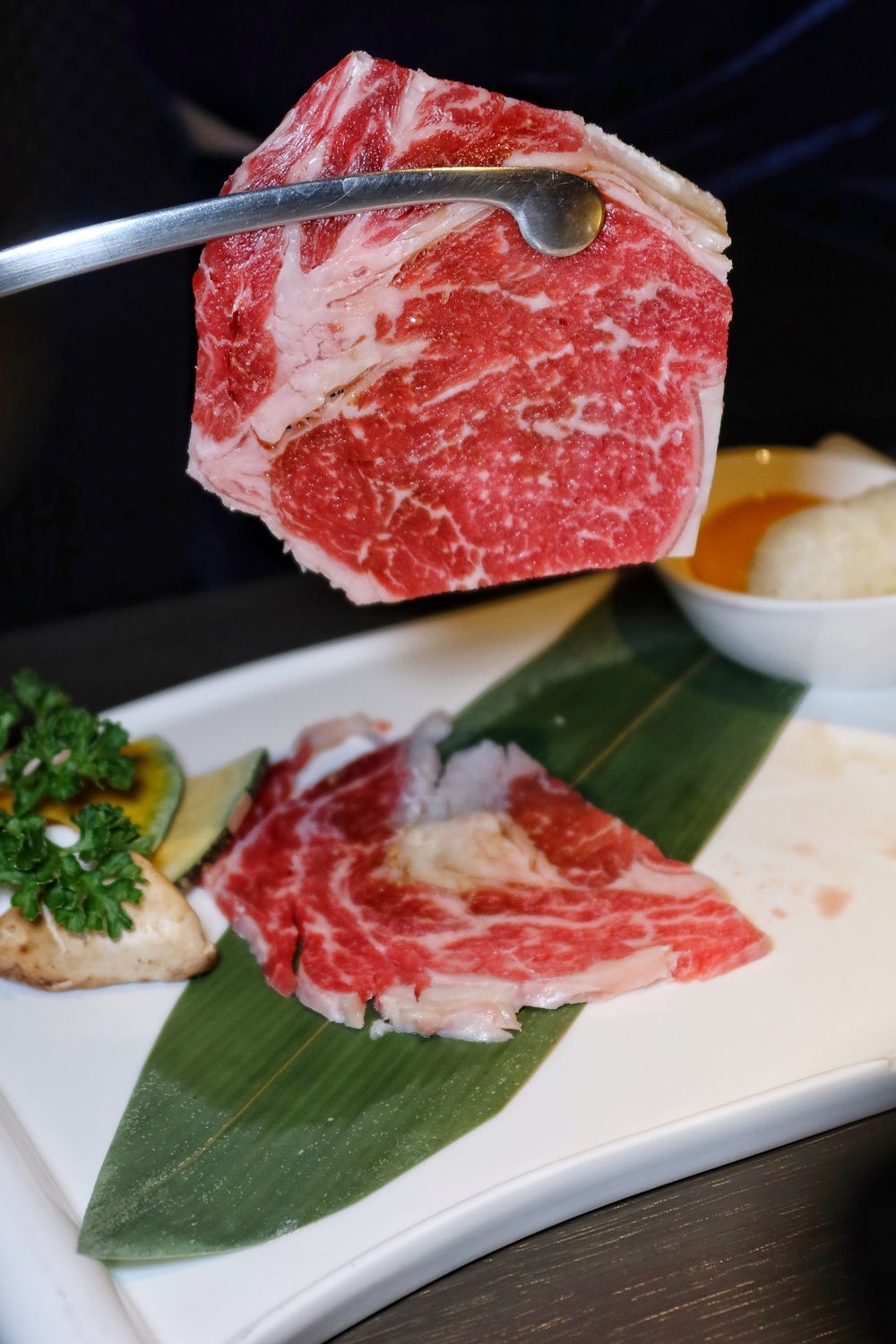 【台中燒肉推薦】NikuNiku 台中肉肉燒肉朝馬店，厚切黑毛牛排鮮嫩帶汁，必吃特製絕品燒肉銷魂美味! @混血珊莎的奇幻旅程