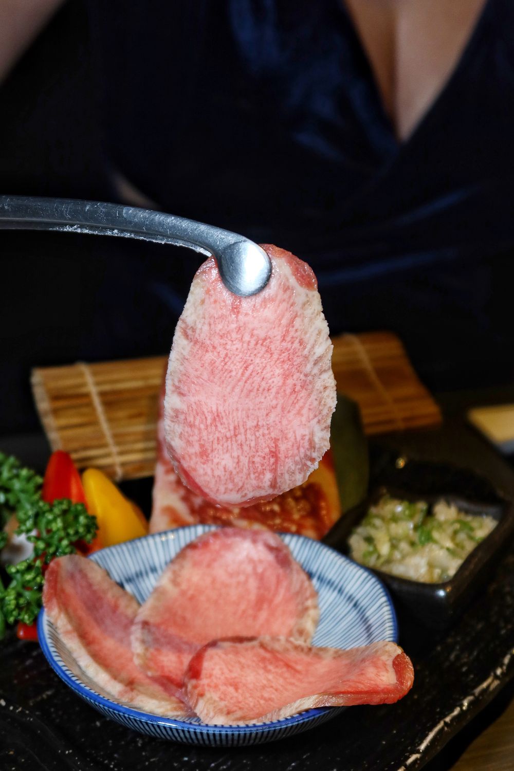 【台中燒肉推薦】NikuNiku 台中肉肉燒肉朝馬店，厚切黑毛牛排鮮嫩帶汁，必吃特製絕品燒肉銷魂美味! @混血珊莎的奇幻旅程