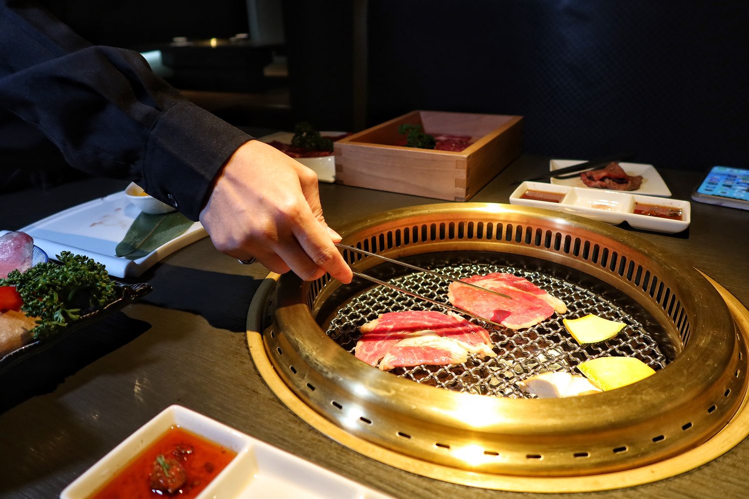 【台中燒肉推薦】NikuNiku 台中肉肉燒肉朝馬店，厚切黑毛牛排鮮嫩帶汁，必吃特製絕品燒肉銷魂美味! @混血珊莎的奇幻旅程