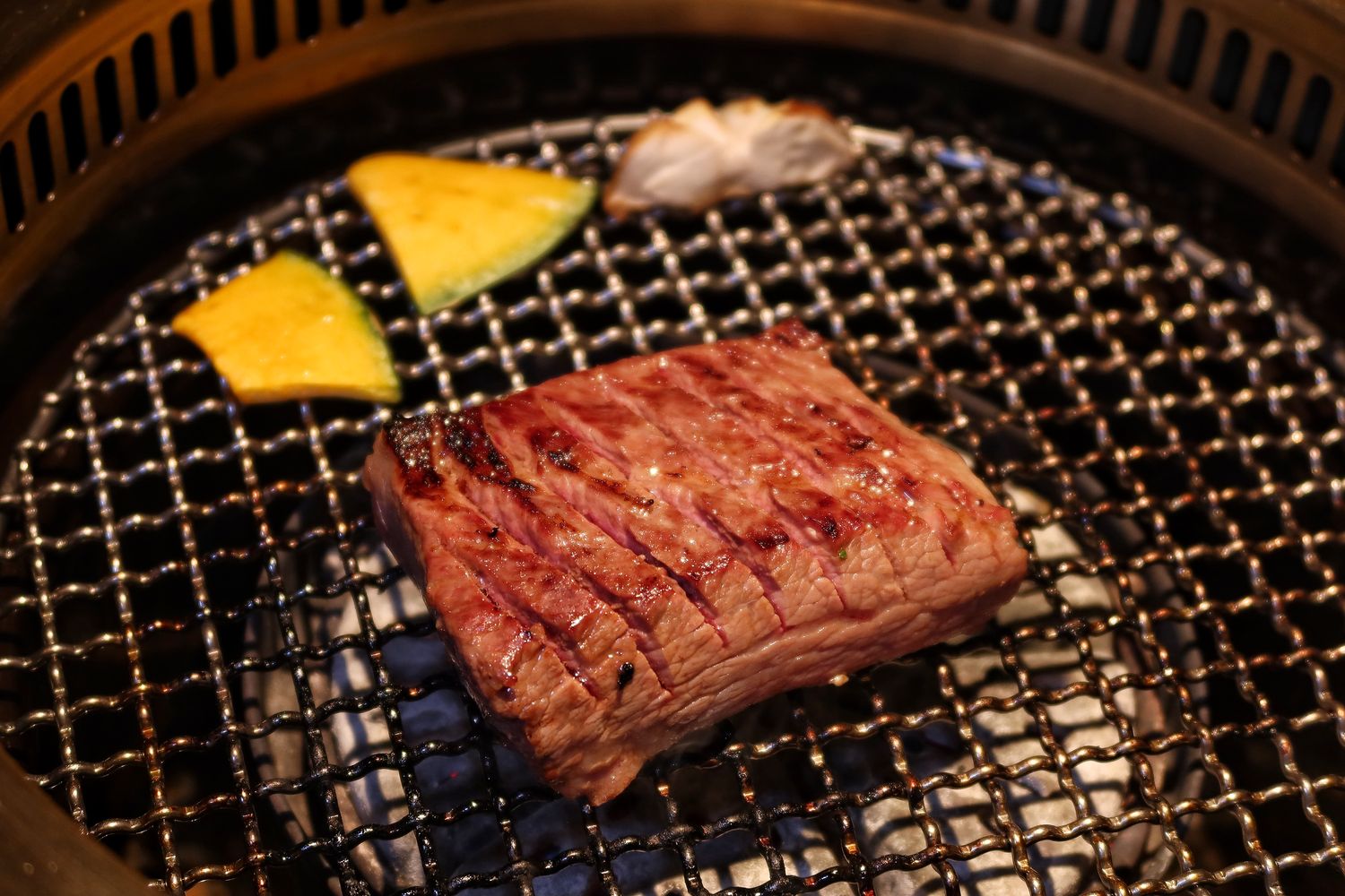 【台中燒肉推薦】NikuNiku 台中肉肉燒肉朝馬店，厚切黑毛牛排鮮嫩帶汁，必吃特製絕品燒肉銷魂美味! @混血珊莎的奇幻旅程