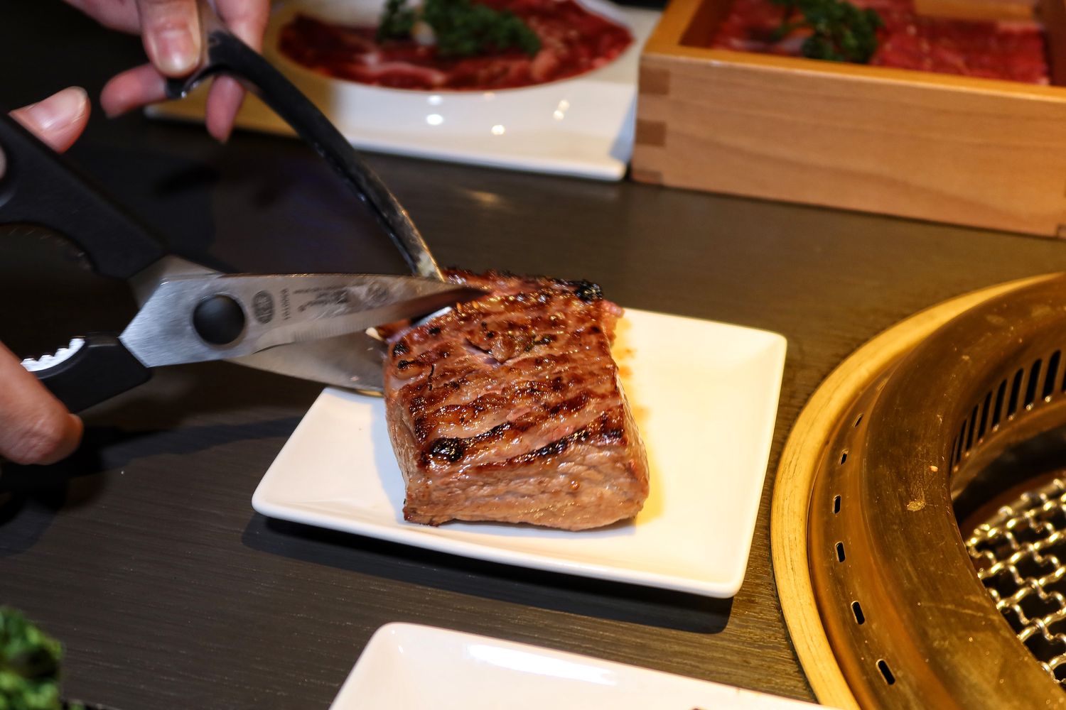 【台中燒肉推薦】NikuNiku 台中肉肉燒肉朝馬店，厚切黑毛牛排鮮嫩帶汁，必吃特製絕品燒肉銷魂美味! @混血珊莎的奇幻旅程
