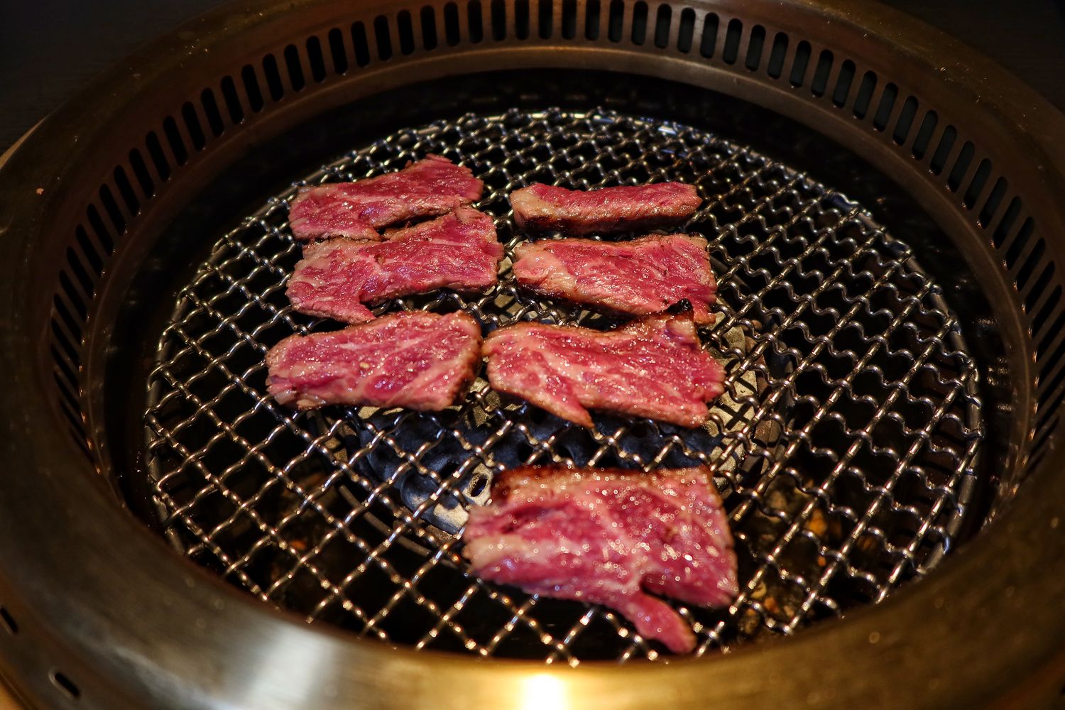 【台中燒肉推薦】NikuNiku 台中肉肉燒肉朝馬店，厚切黑毛牛排鮮嫩帶汁，必吃特製絕品燒肉銷魂美味! @混血珊莎的奇幻旅程