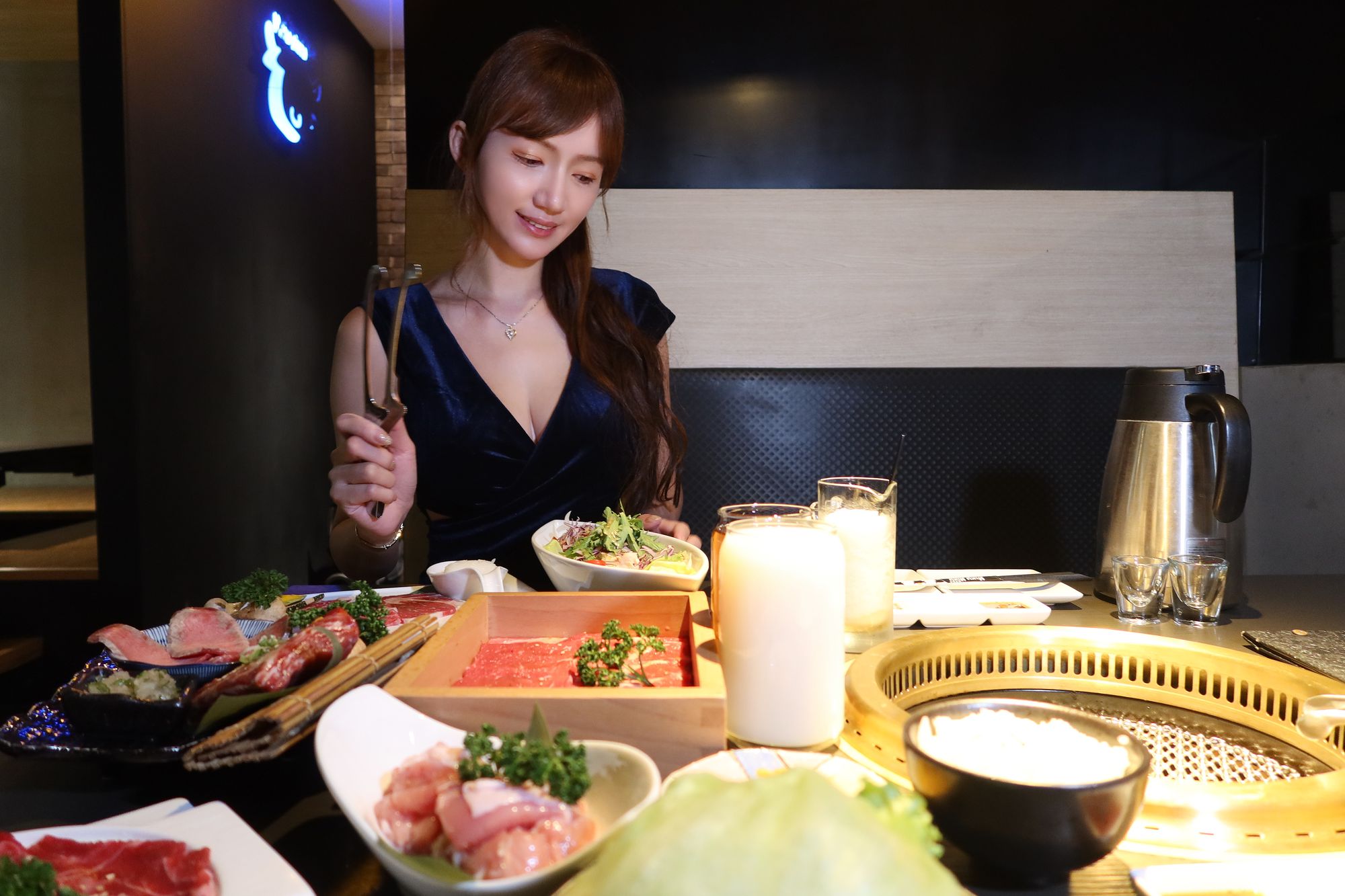 【台中燒肉推薦】NikuNiku 台中肉肉燒肉朝馬店，厚切黑毛牛排鮮嫩帶汁，必吃特製絕品燒肉銷魂美味! @混血珊莎的奇幻旅程