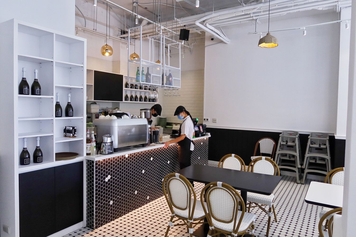 【黑RURU CAFE】笑笑羊&#038;熊貓羊咖啡廳，互動餵食萌翻天，完整 2024 菜單餐點交通介紹! @混血珊莎的奇幻旅程