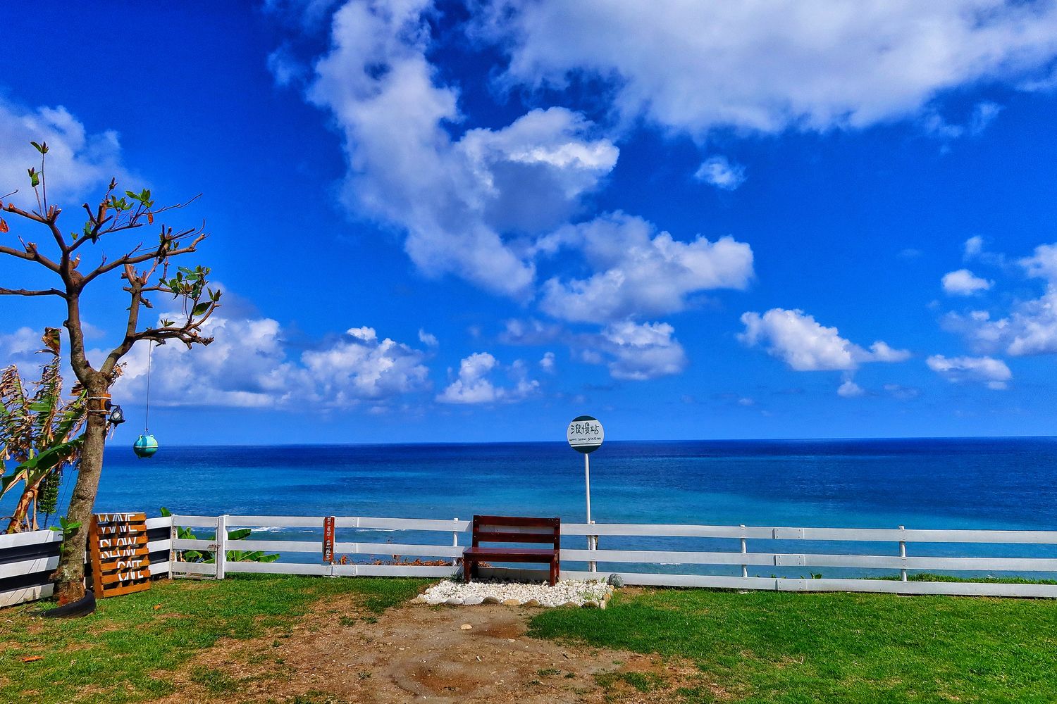 【花蓮壽豐景點】浪慢咖啡~夢幻景觀餐廳，神隱少女的海邊車站、純白鞦韆超好拍，無邊際海景看到飽! @混血珊莎的奇幻旅程