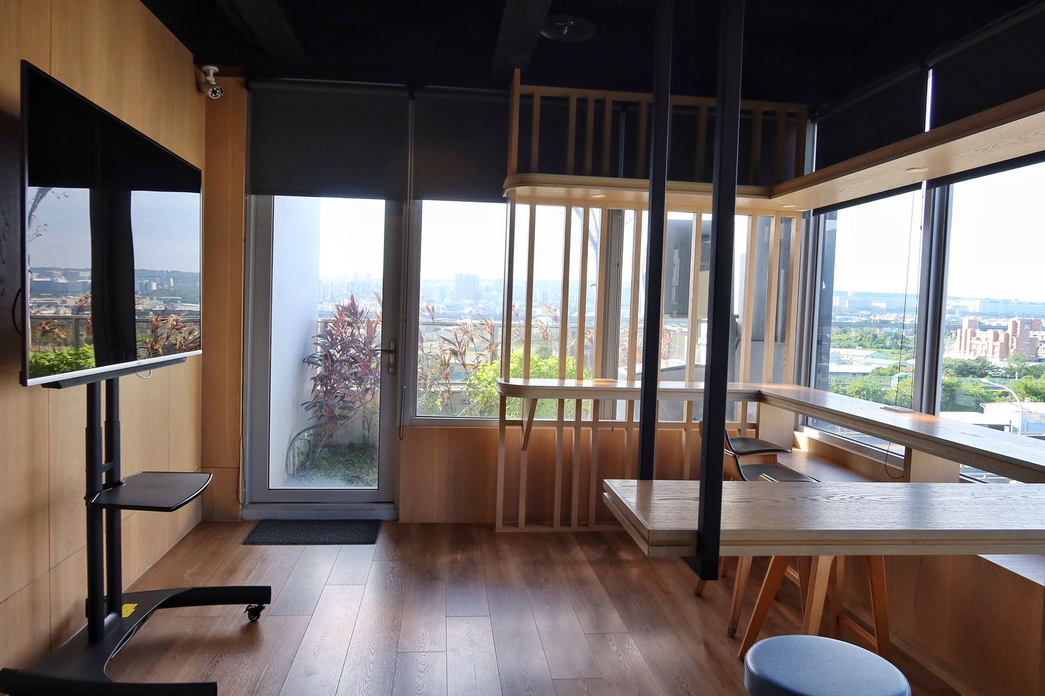 【台中余舍行旅】網美必住! 高空景觀輕奢鵝蛋浴缸雙人房，邊泡澡邊欣賞大肚山美景! @混血珊莎的奇幻旅程