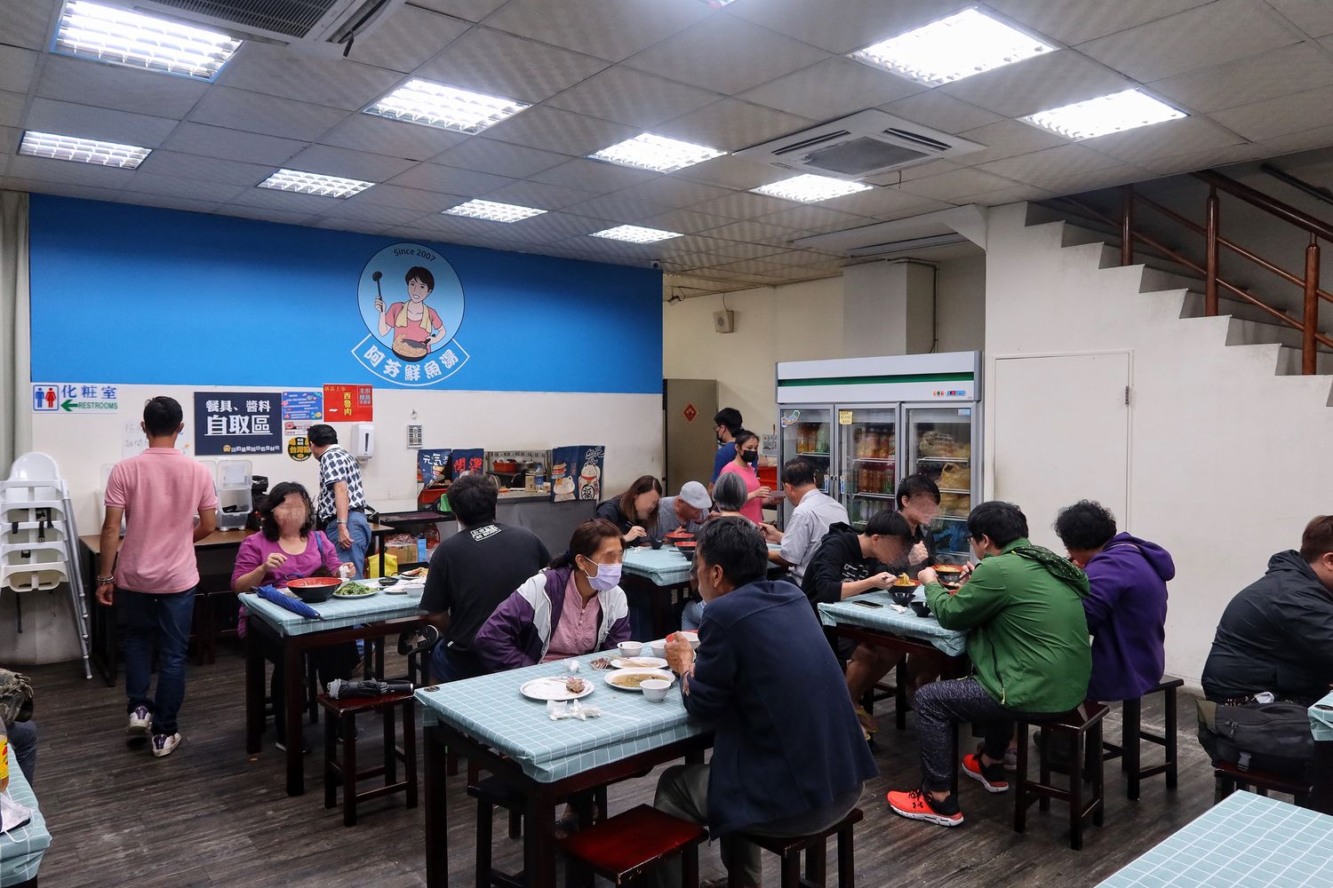 【南方澳美食】阿芬鮮魚湯，只要69元起，海鮮炒飯平價又大碗，在地人激推美食! @混血珊莎的奇幻旅程