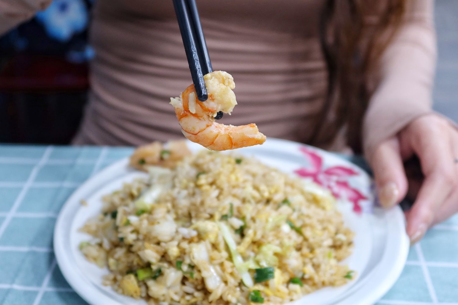 【南方澳美食】阿芬鮮魚湯，只要69元起，海鮮炒飯平價又大碗，在地人激推美食! @混血珊莎的奇幻旅程