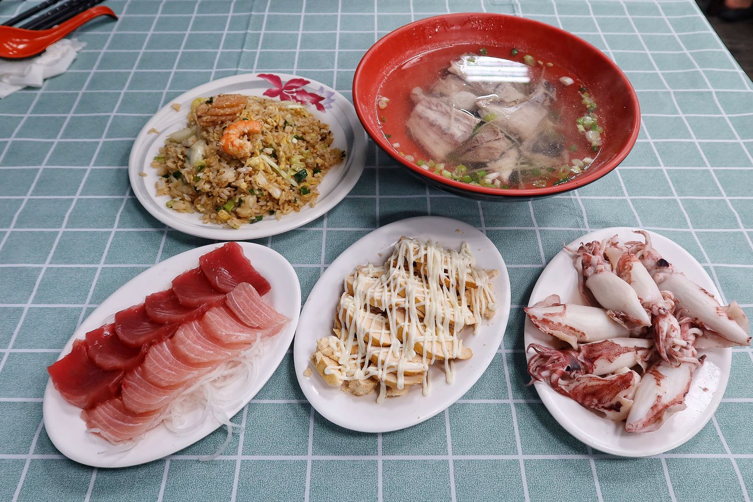 【南方澳美食】阿芬鮮魚湯，只要69元起，海鮮炒飯平價又大碗，在地人激推美食! @混血珊莎的奇幻旅程