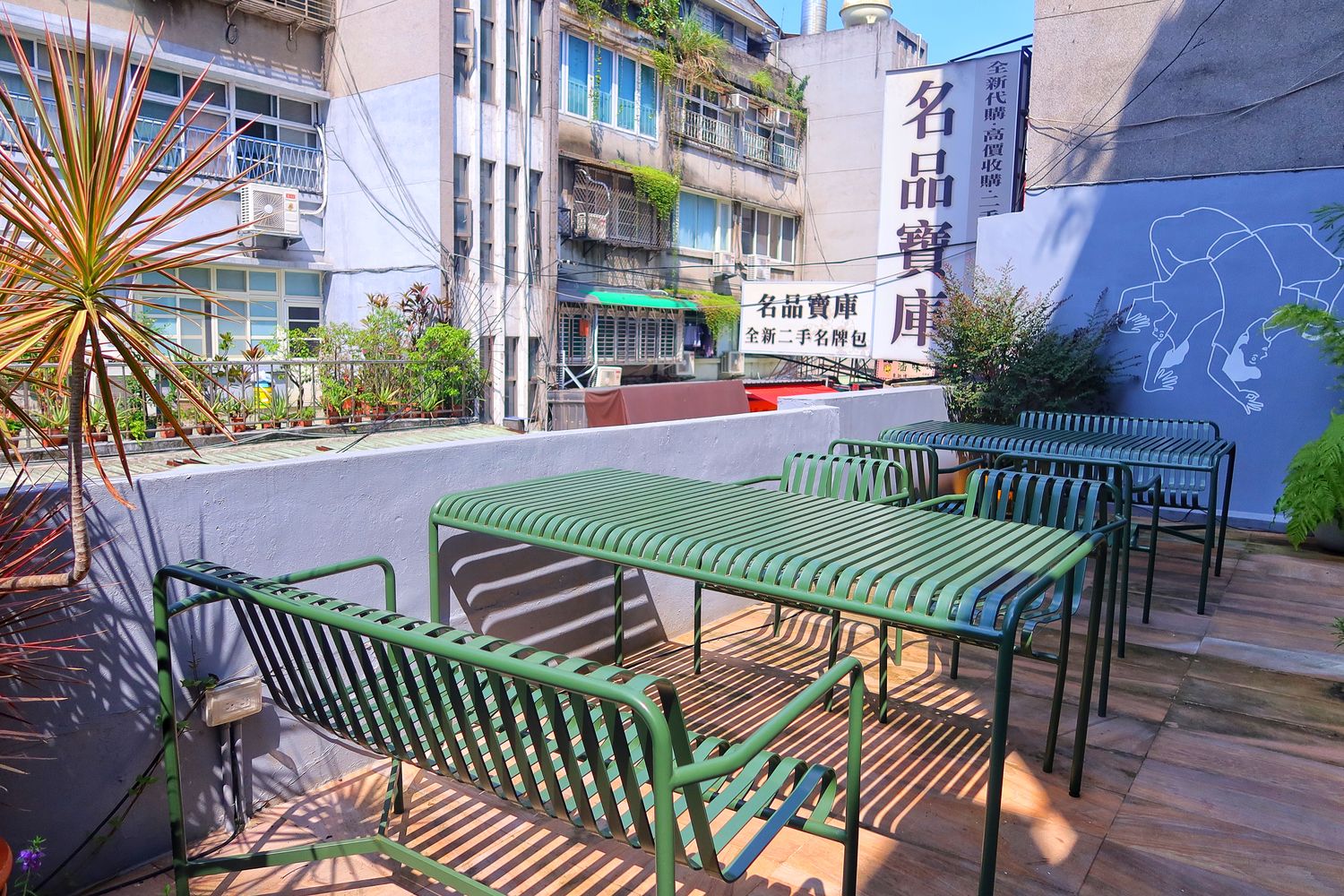 【大安區早午餐】咖央 CAFE JIA SONG，隱身在鬧區2樓的網美咖啡廳， 文青風格超好拍! @混血珊莎的奇幻旅程