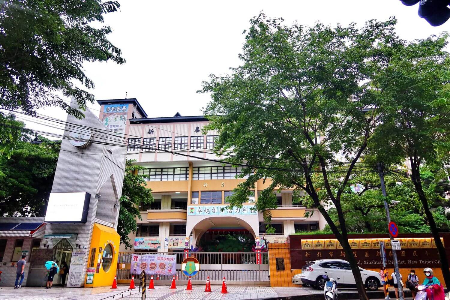 【新莊建案】全坤峰碩 預售屋看屋心得│ 3667 坪壯闊基地 24 &#8211; 43 坪 2 &#8211; 3 房，鄰近新泰路商圈， 12 年國教免通勤，走出門就有 1600 坪森林花園! @混血珊莎的奇幻旅程