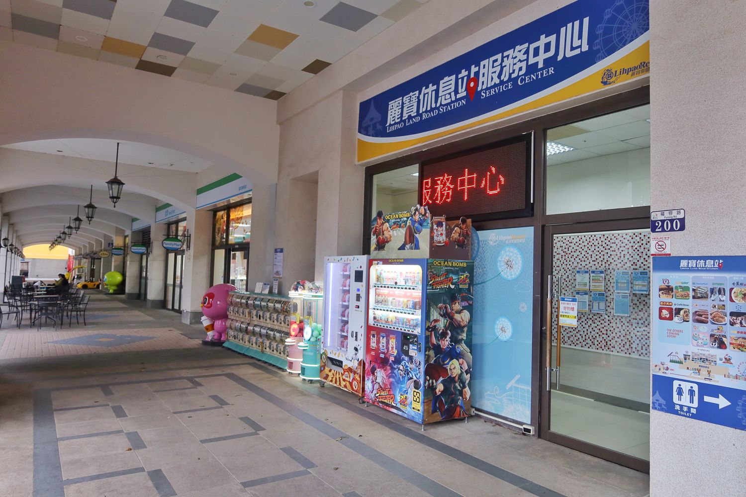 【台中麗寶住宿】福容大飯店麗寶樂園，附設兒童遊戲室.戶外泳池，自助早餐超豐盛，走出門就能玩樂園.搭摩天輪.逛outlet! @混血珊莎的奇幻旅程