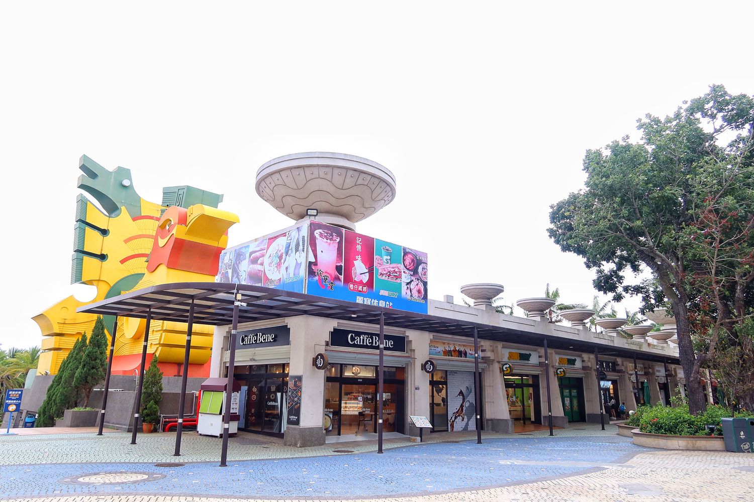 【台中麗寶住宿】福容大飯店麗寶樂園，附設兒童遊戲室.戶外泳池，自助早餐超豐盛，走出門就能玩樂園.搭摩天輪.逛outlet! @混血珊莎的奇幻旅程