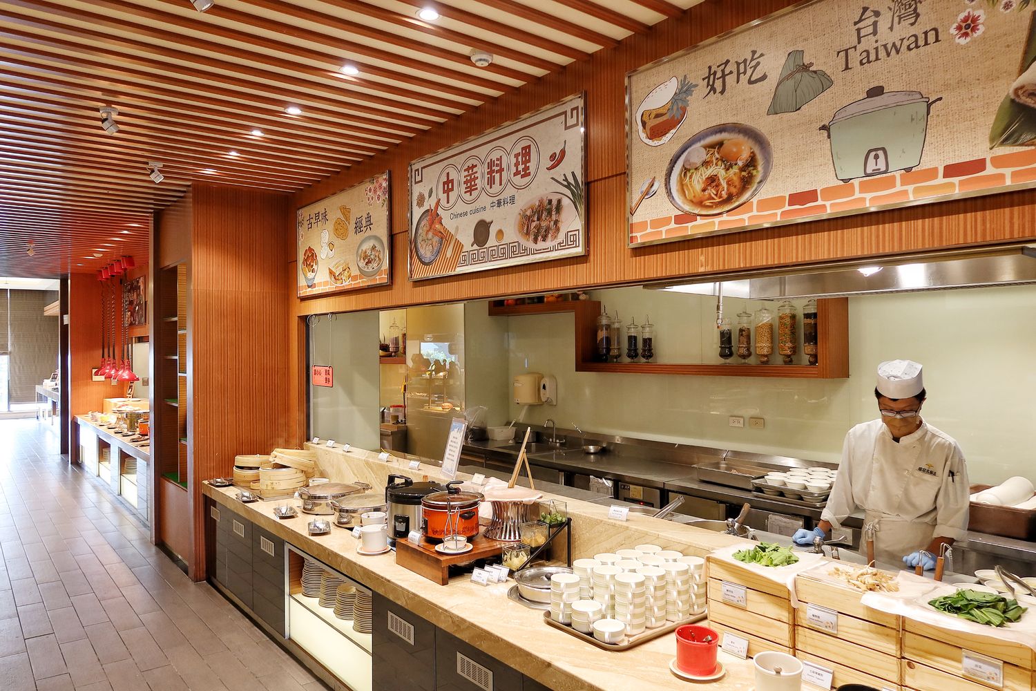 【台中麗寶住宿】福容大飯店麗寶樂園，附設兒童遊戲室.戶外泳池，自助早餐超豐盛，走出門就能玩樂園.搭摩天輪.逛outlet! @混血珊莎的奇幻旅程