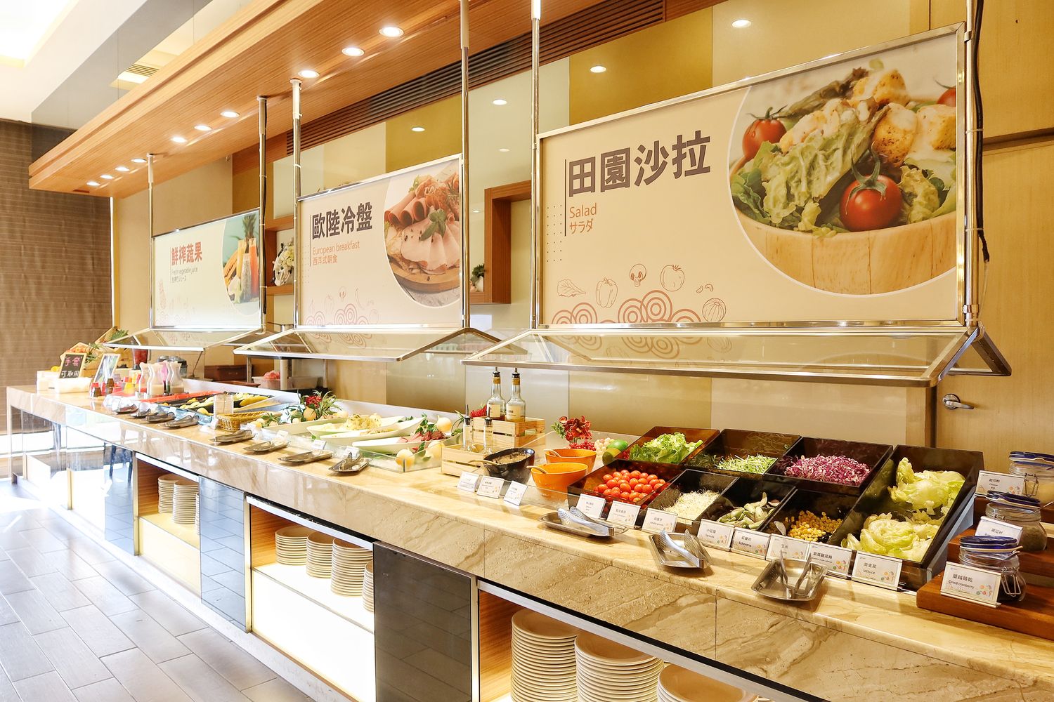 【台中麗寶住宿】福容大飯店麗寶樂園，附設兒童遊戲室.戶外泳池，自助早餐超豐盛，走出門就能玩樂園.搭摩天輪.逛outlet! @混血珊莎的奇幻旅程