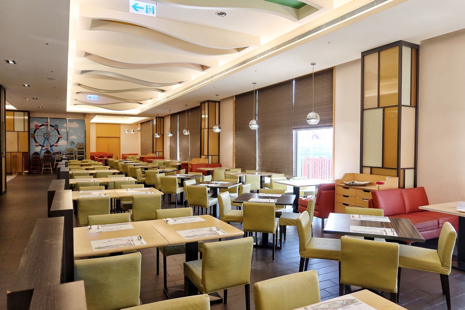 【台中麗寶住宿】福容大飯店麗寶樂園，附設兒童遊戲室.戶外泳池，自助早餐超豐盛，走出門就能玩樂園.搭摩天輪.逛outlet! @混血珊莎的奇幻旅程