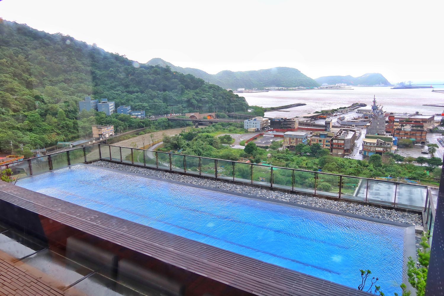 煙波大飯店蘇澳四季雙泉館｜房間獨享黃金雙湯，高空景觀泳池! @混血珊莎的奇幻旅程