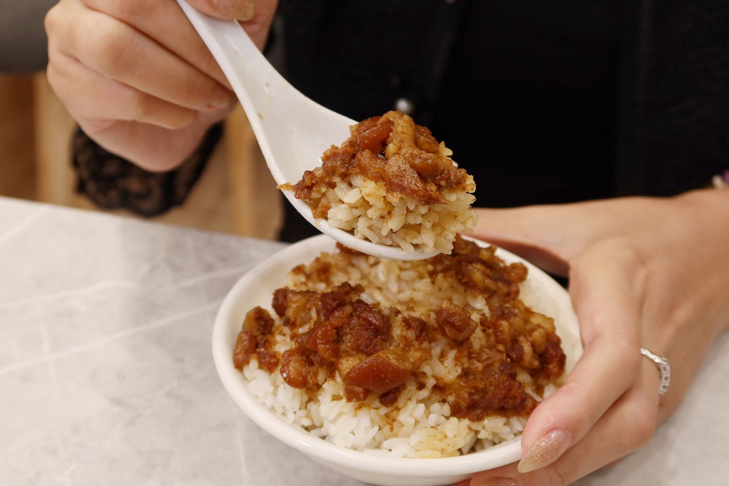 【南京復興美食】孟嚐君，最潮台式小吃，香Q魯肉飯.炒米粉通通有! @混血珊莎的奇幻旅程