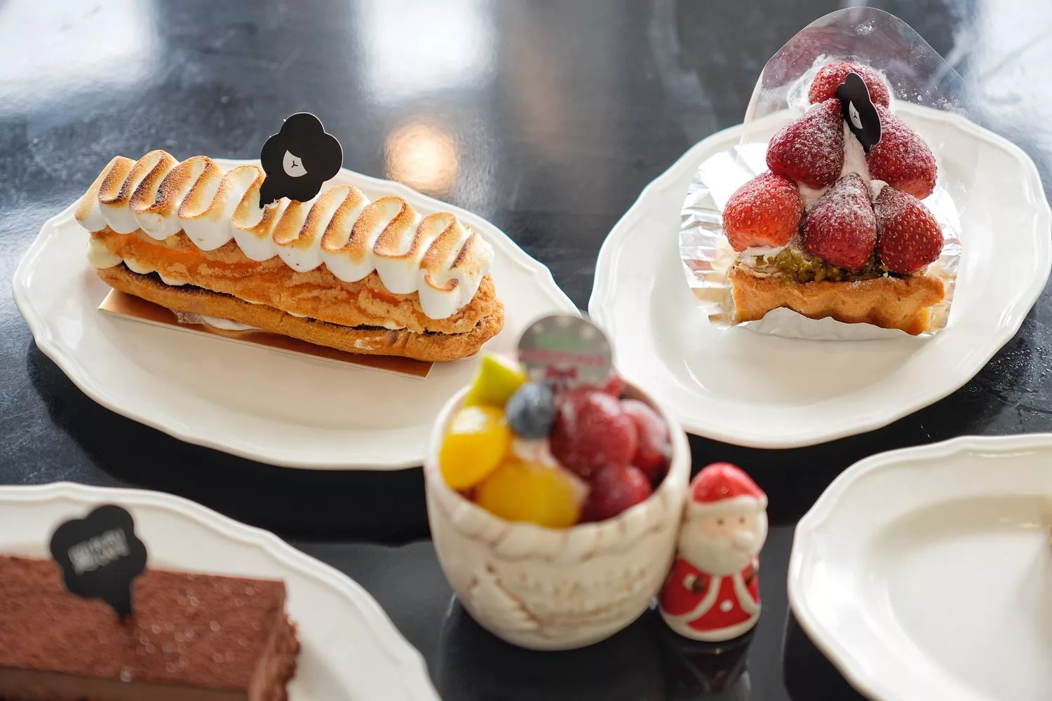 【黑RURU CAFE】笑笑羊&#038;熊貓羊咖啡廳，互動餵食萌翻天，完整 2024 菜單餐點交通介紹! @混血珊莎的奇幻旅程