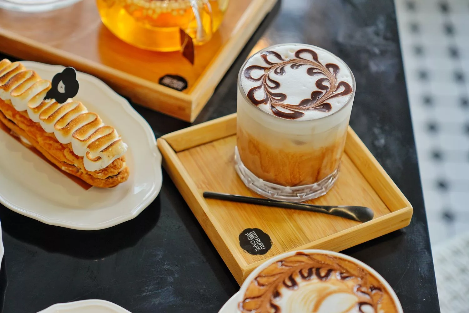 【黑RURU CAFE】笑笑羊&#038;熊貓羊咖啡廳，互動餵食萌翻天，完整 2024 菜單餐點交通介紹! @混血珊莎的奇幻旅程