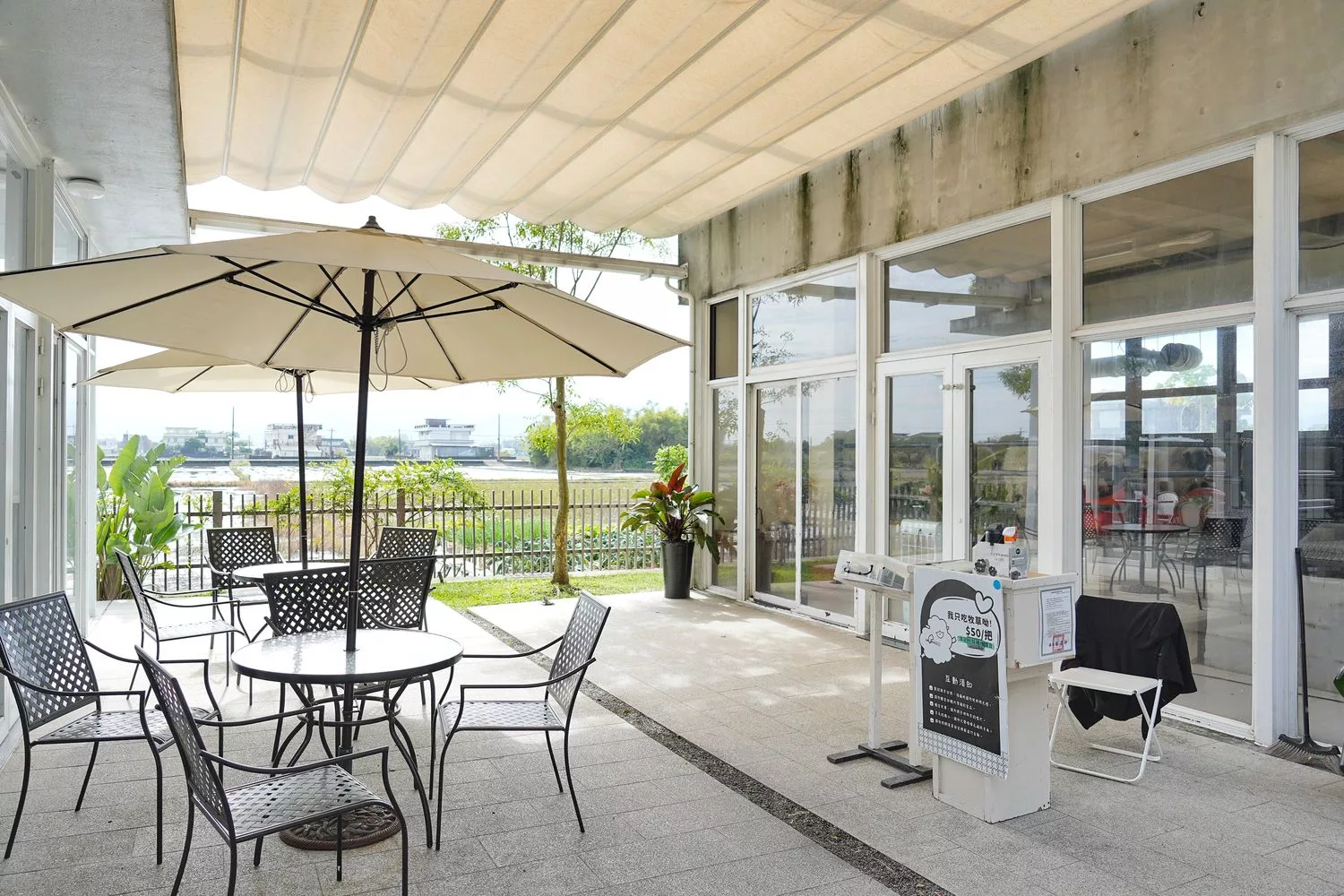 【黑RURU CAFE】笑笑羊&#038;熊貓羊咖啡廳，互動餵食萌翻天，完整 2024 菜單餐點交通介紹! @混血珊莎的奇幻旅程