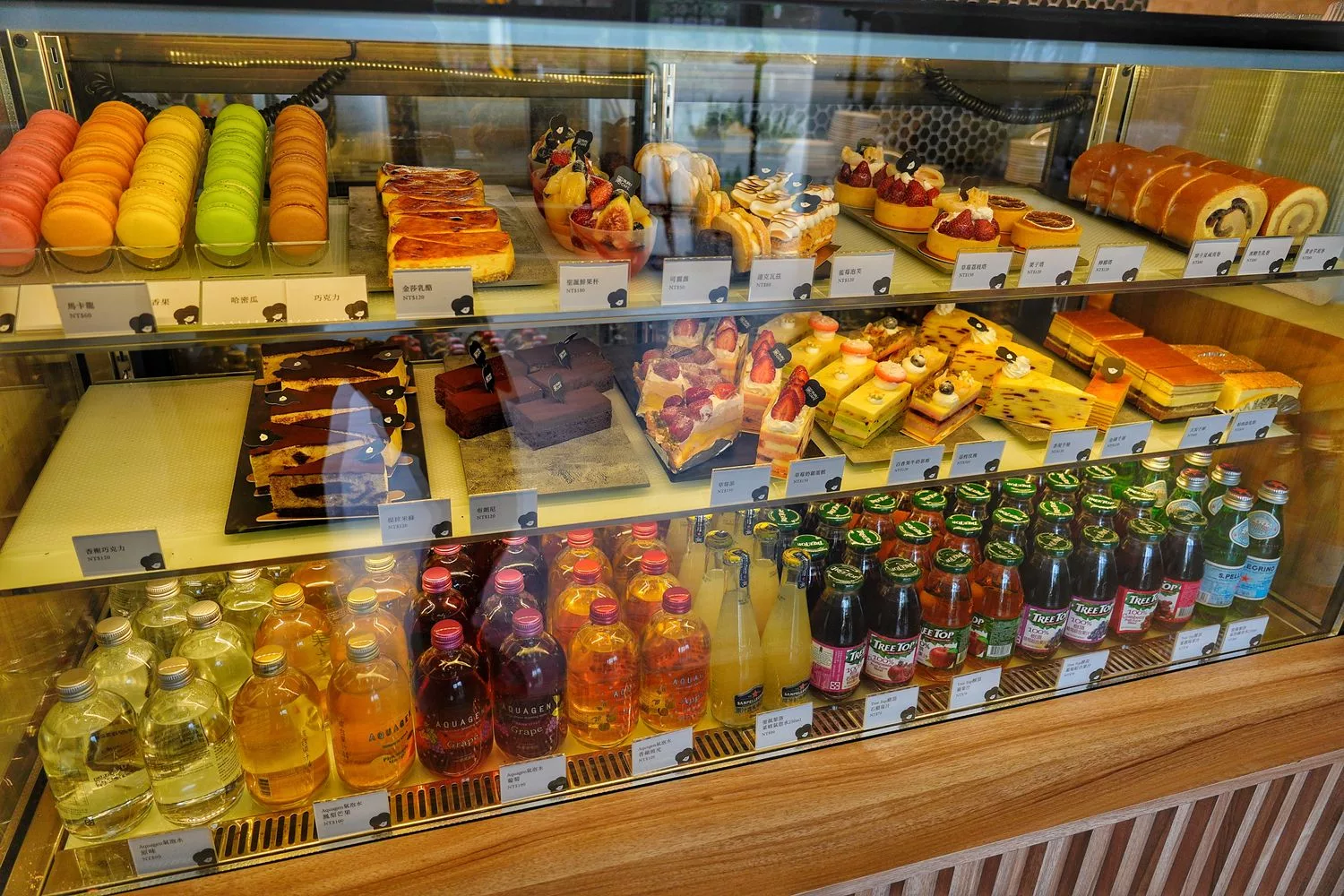 【黑RURU CAFE】笑笑羊&#038;熊貓羊咖啡廳，互動餵食萌翻天，完整 2024 菜單餐點交通介紹! @混血珊莎的奇幻旅程