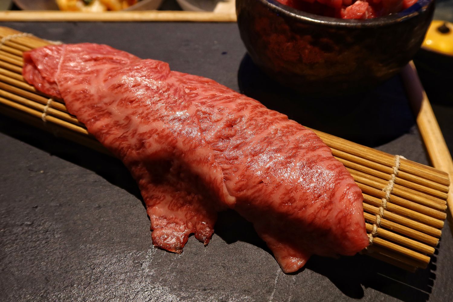 【新竹東區美食】山上走走日式無菜單燒肉專門店，超夢幻水族館餐廳，新竹無菜單料理推薦! @混血珊莎的奇幻旅程