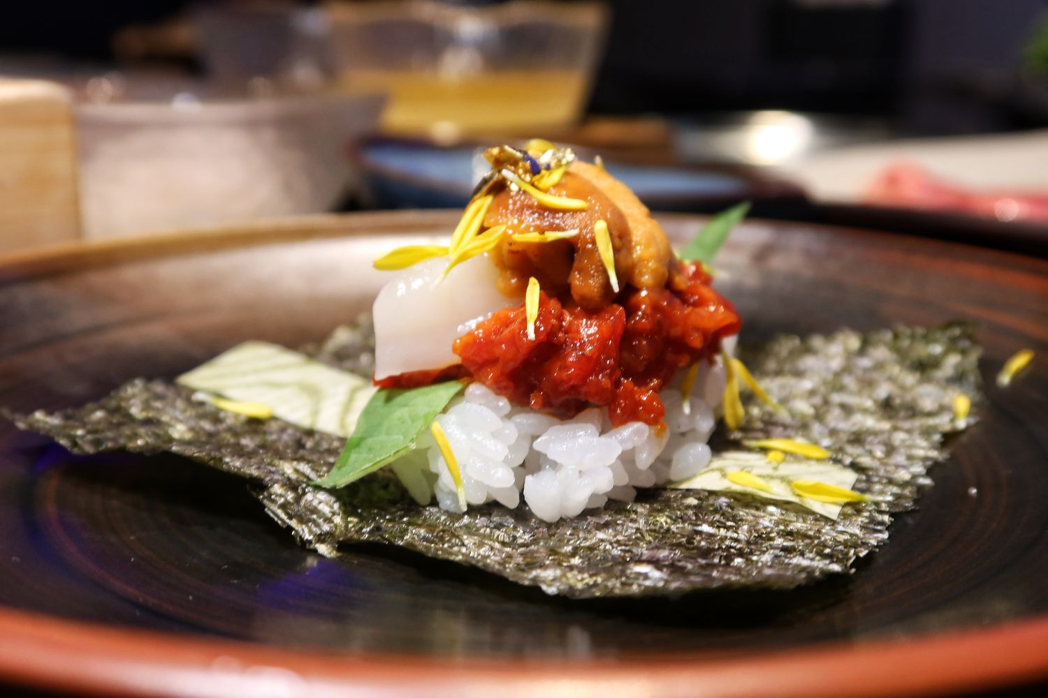 【新竹東區美食】山上走走日式無菜單燒肉專門店，超夢幻水族館餐廳，新竹無菜單料理推薦! @混血珊莎的奇幻旅程
