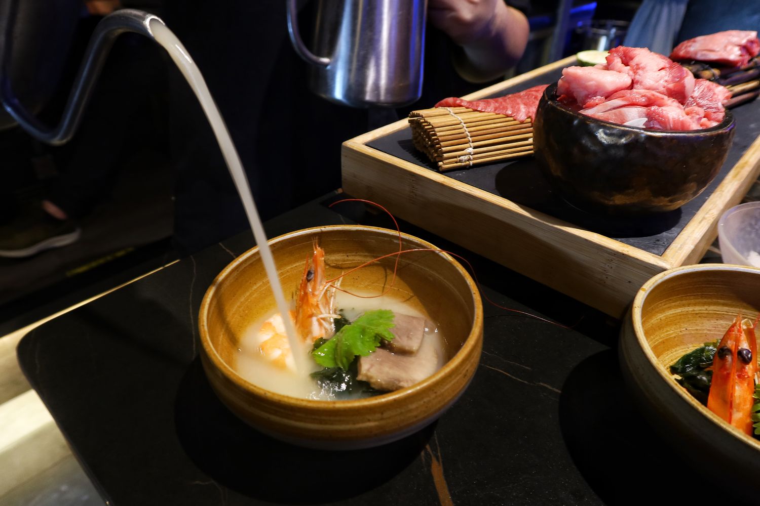 【新竹東區美食】山上走走日式無菜單燒肉專門店，超夢幻水族館餐廳，新竹無菜單料理推薦! @混血珊莎的奇幻旅程