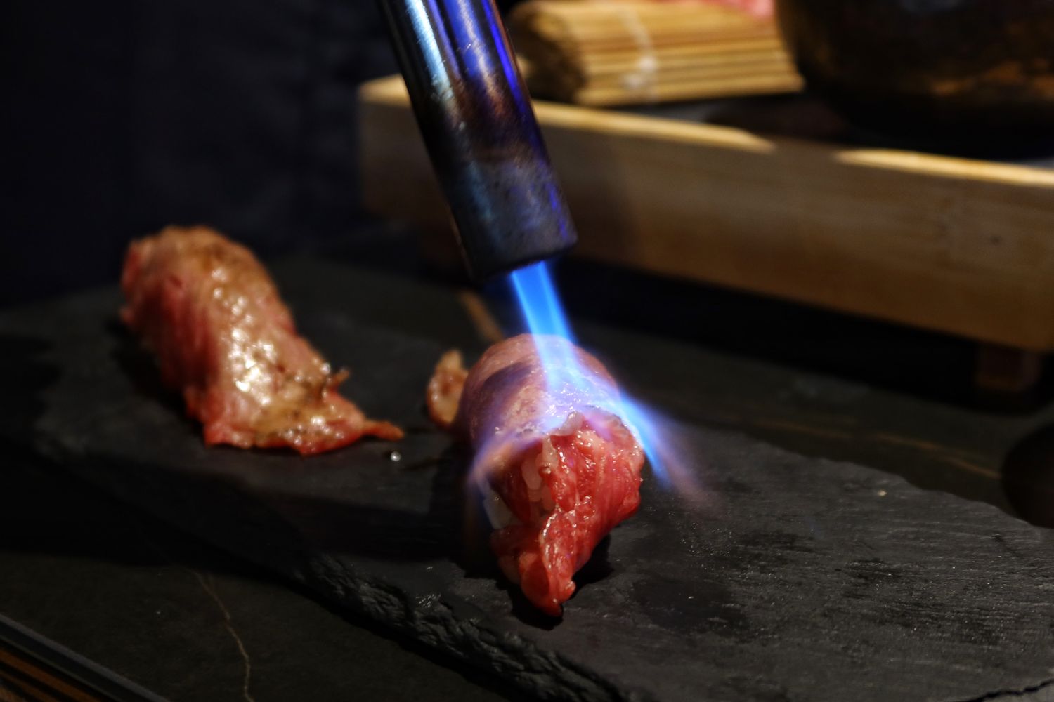 【新竹東區美食】山上走走日式無菜單燒肉專門店，超夢幻水族館餐廳，新竹無菜單料理推薦! @混血珊莎的奇幻旅程