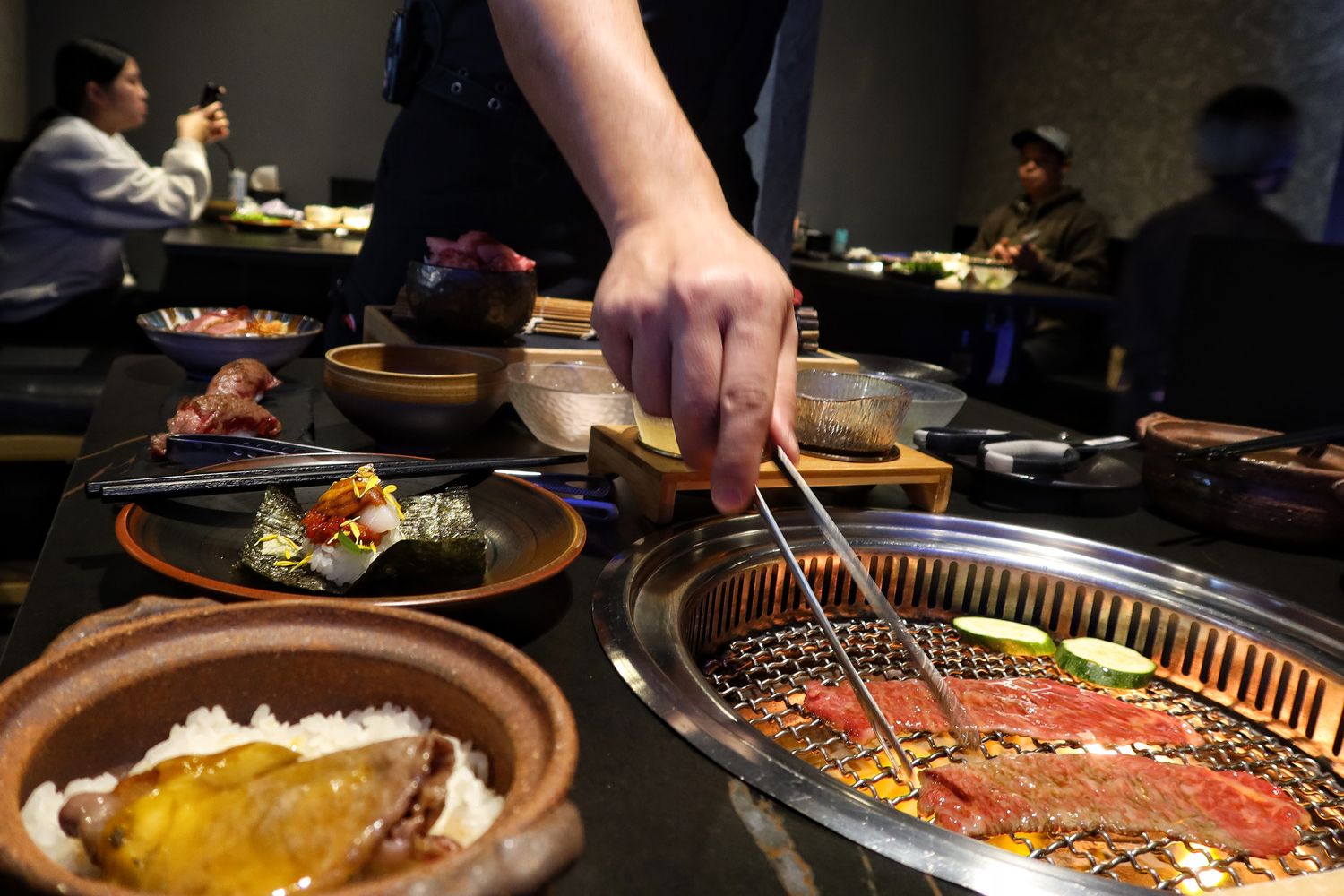 【新竹東區美食】山上走走日式無菜單燒肉專門店，超夢幻水族館餐廳，新竹無菜單料理推薦! @混血珊莎的奇幻旅程