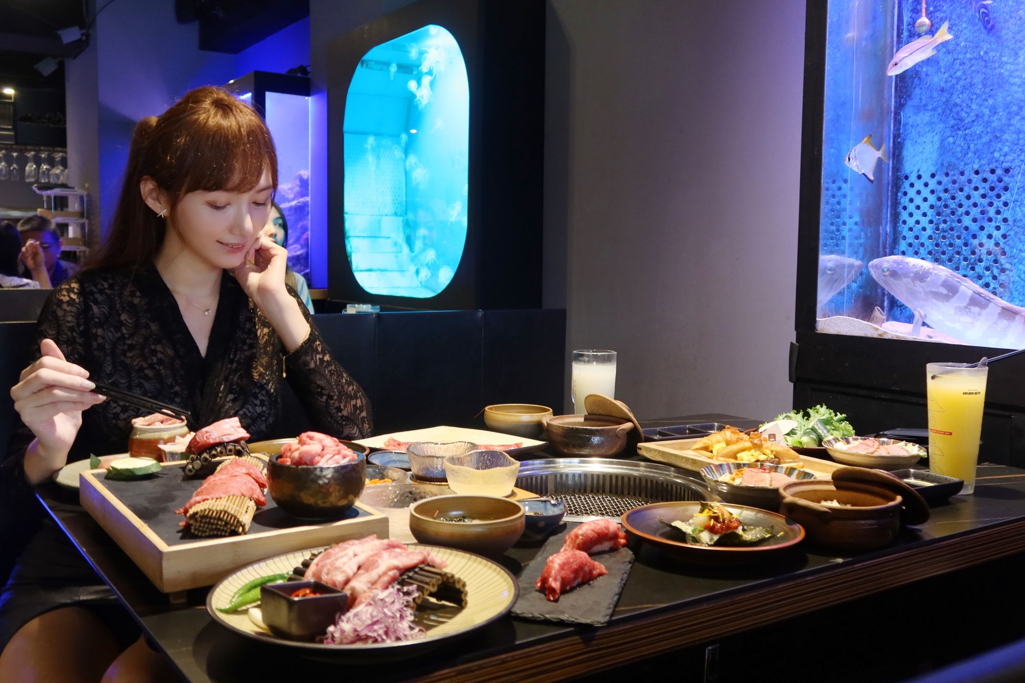 【新竹東區美食】山上走走日式無菜單燒肉專門店，超夢幻水族館餐廳，新竹無菜單料理推薦! @混血珊莎的奇幻旅程