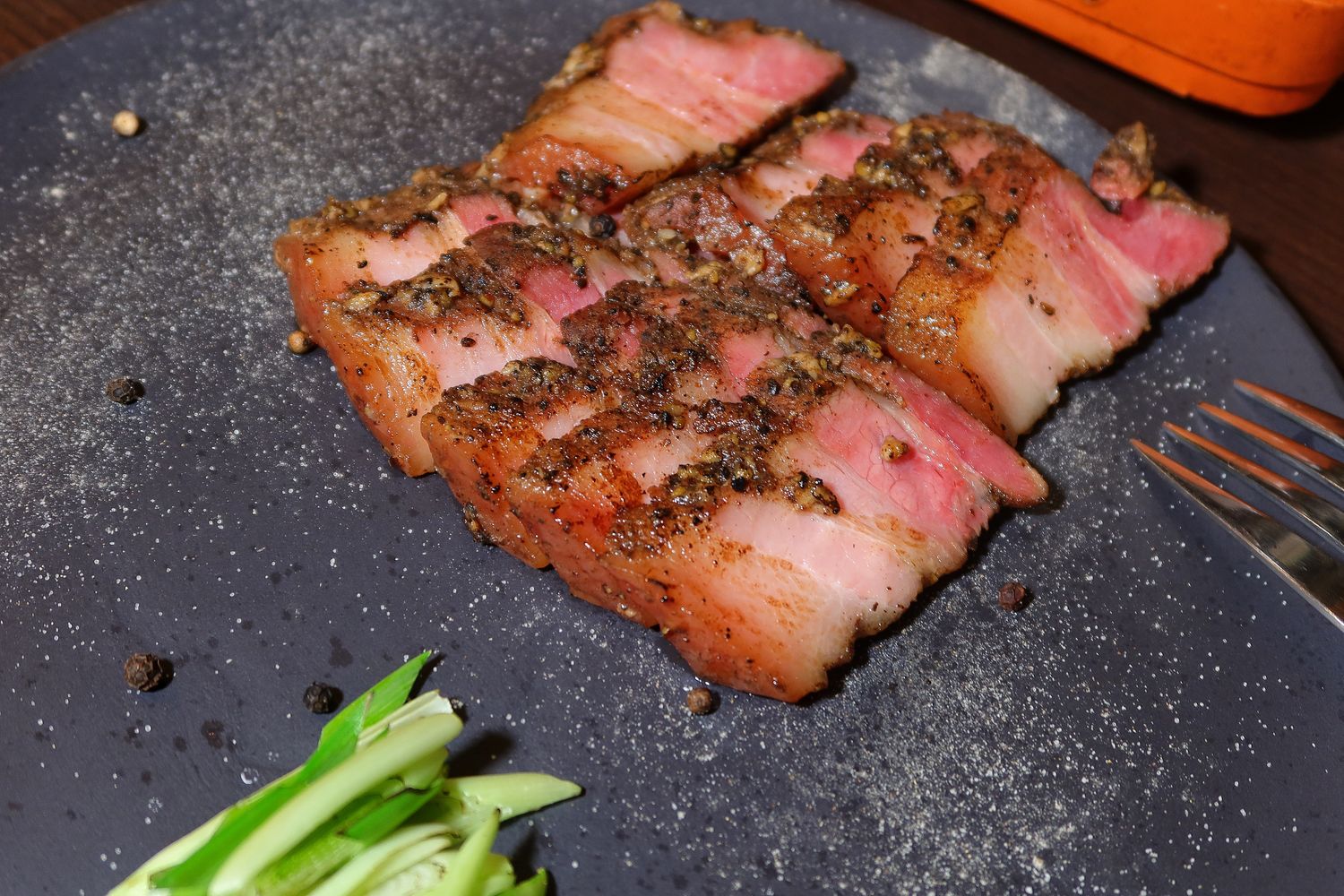 【花蓮熱炒推薦】育樂新村美食熱炒，眷村風格復古裝潢，高CP值平價美食! @混血珊莎的奇幻旅程