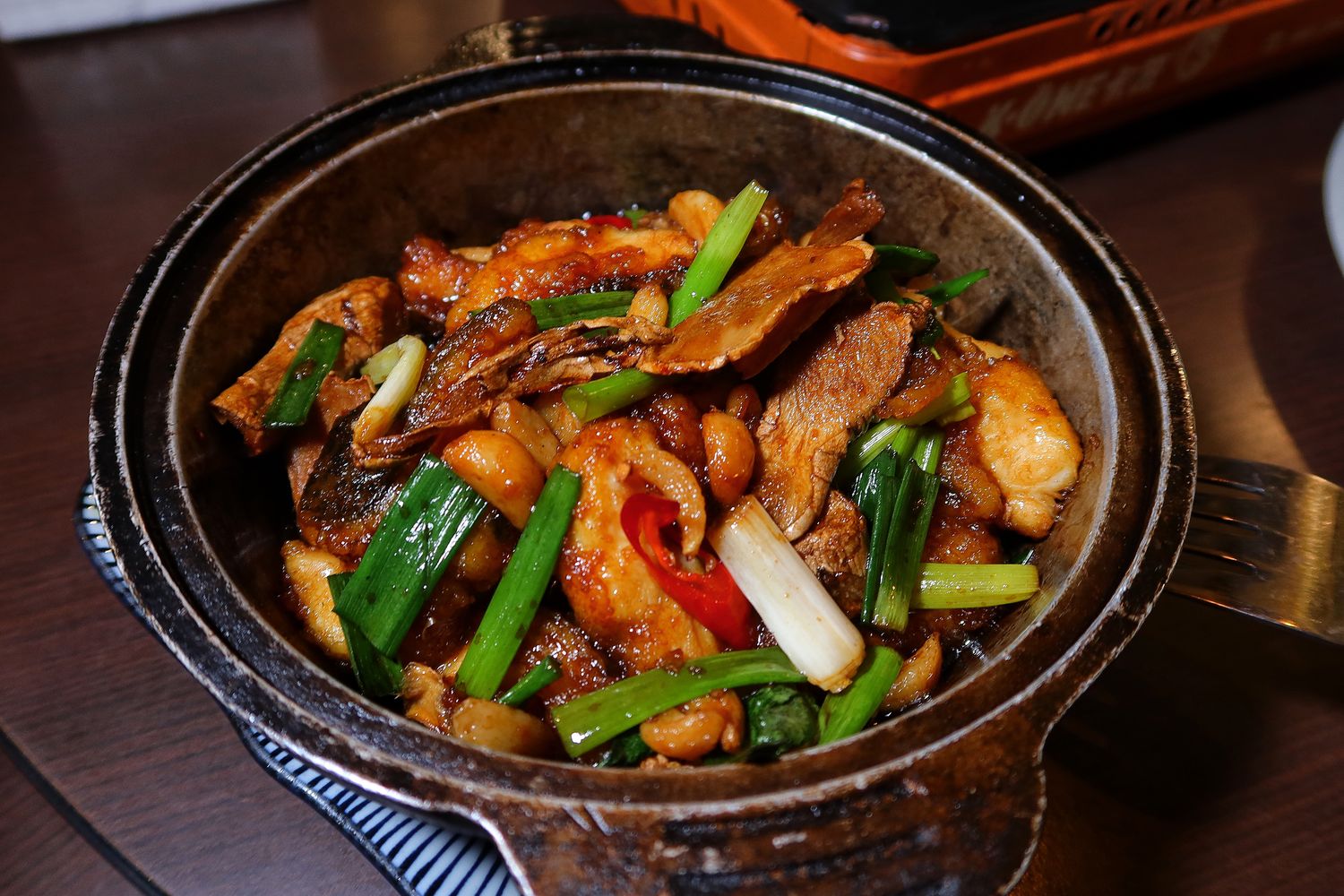 【花蓮熱炒推薦】育樂新村美食熱炒，眷村風格復古裝潢，高CP值平價美食! @混血珊莎的奇幻旅程
