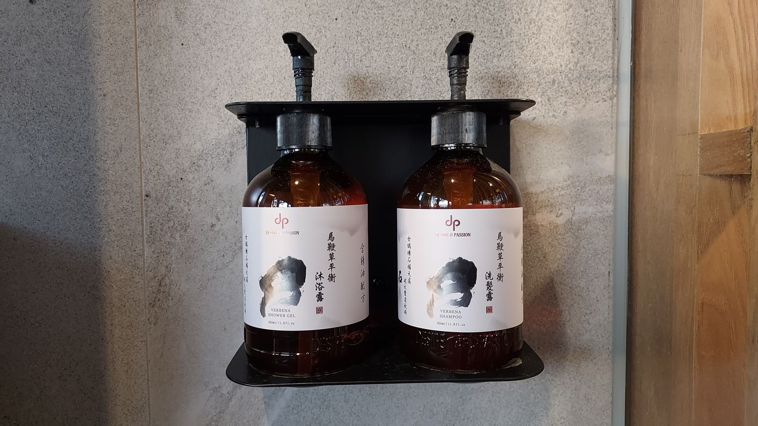 【台中余舍行旅】網美必住! 高空景觀輕奢鵝蛋浴缸雙人房，邊泡澡邊欣賞大肚山美景! @混血珊莎的奇幻旅程