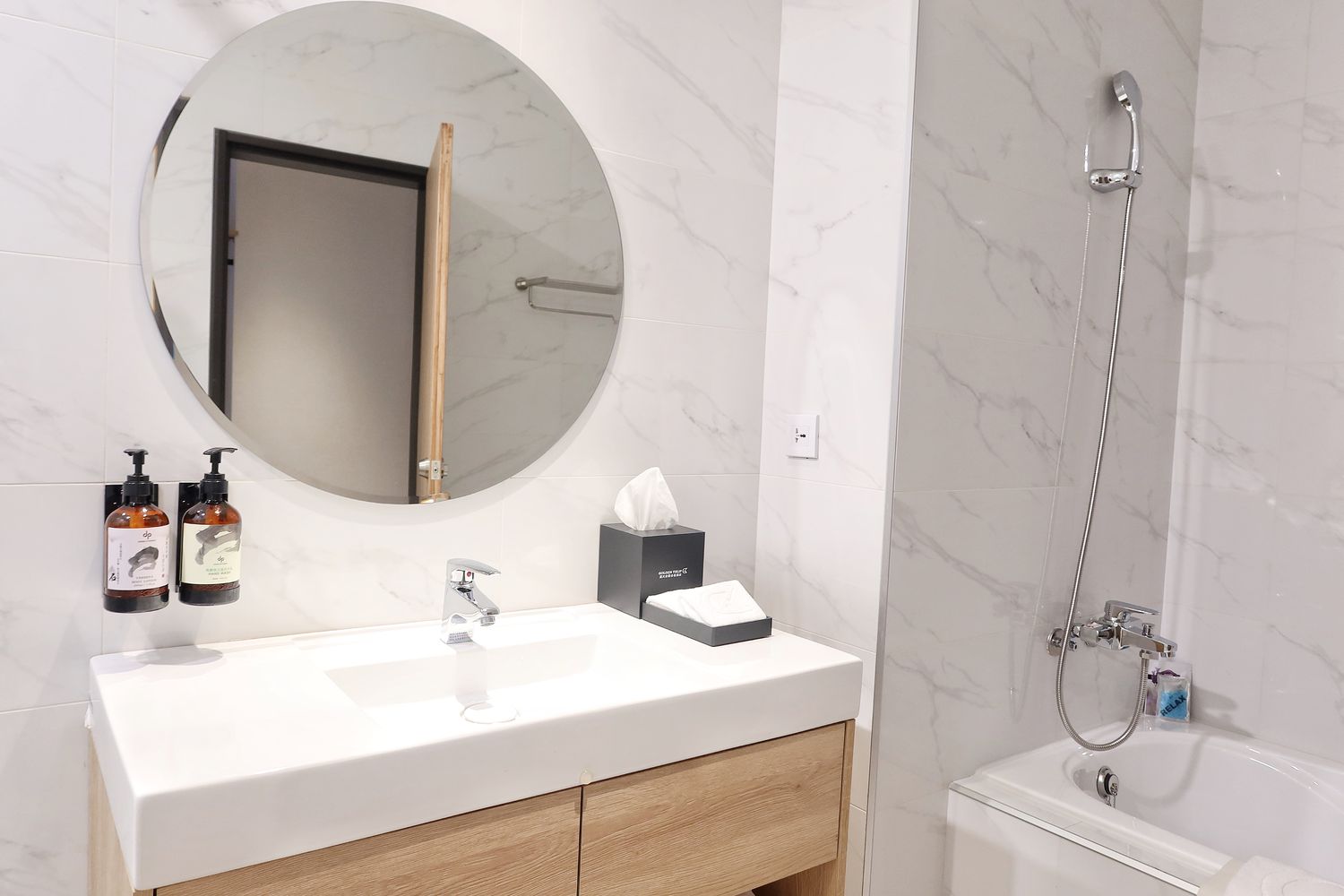 【梧棲飯店】台中震大金鬱金香酒店，質感住宿搭配精緻buffet早餐! @混血珊莎的奇幻旅程