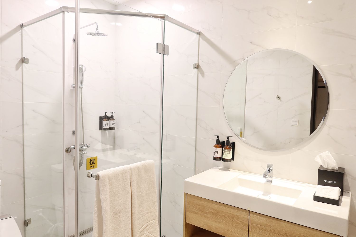 【梧棲飯店】台中震大金鬱金香酒店，質感住宿搭配精緻buffet早餐! @混血珊莎的奇幻旅程