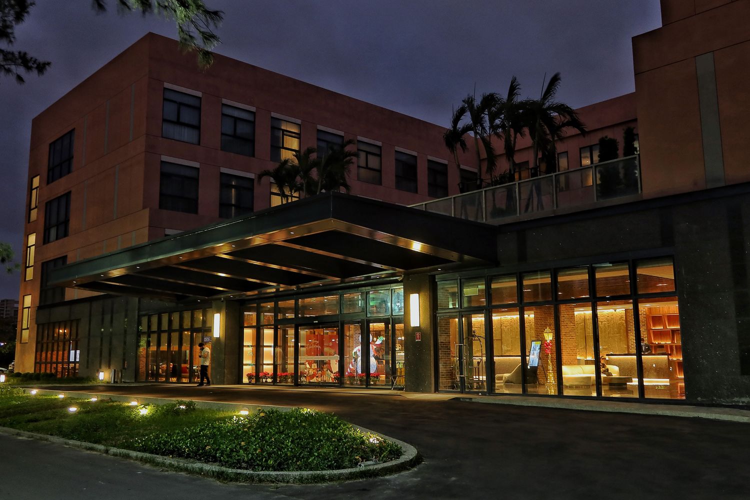 【梧棲飯店】台中震大金鬱金香酒店，質感住宿搭配精緻buffet早餐! @混血珊莎的奇幻旅程